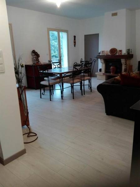 Pose carrelage effet bois dans la commune Les Billaux à 2 minutes de Libourne