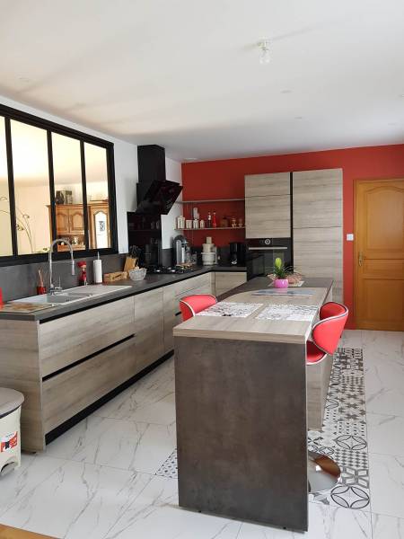 Carrelage imitation marbre en sol de cuisine à Libourne proche de Castillon