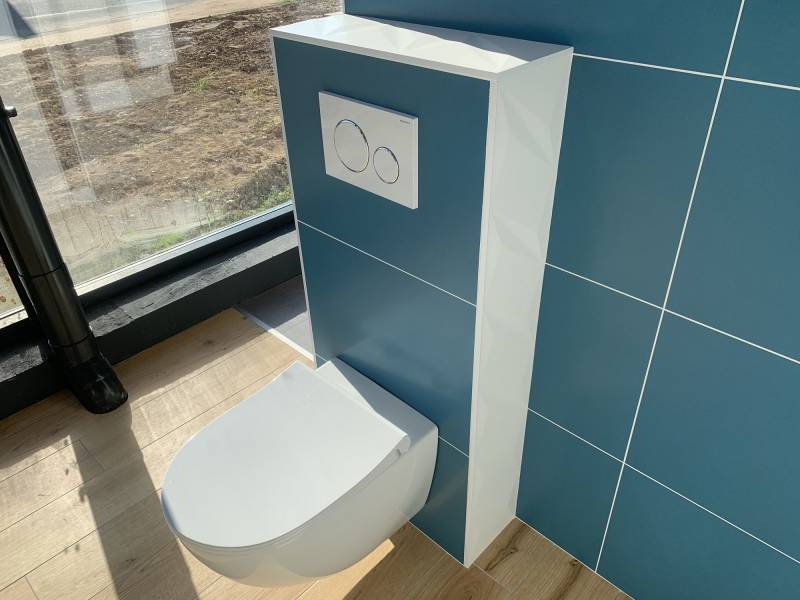 Salle de bain faïence bleu canard en grand format au showroom à Libourne près de Les Billaux