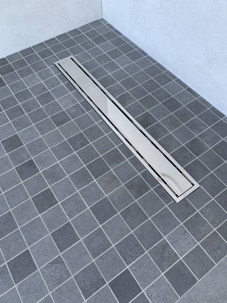 Salle de bain moderne présente sur le showroom Carrelage et bain de A à Z à Libourne près Saint-Sulpice-et-Cameyrac