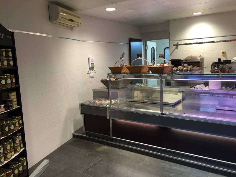 Pose de carrelage dans un local professionnel à Libourne