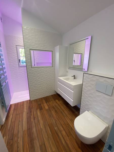 Rénovation de Salle d'eau clé en main avec ambiance chaleureuse et lumineuse à Libourne près de Bordeaux.
