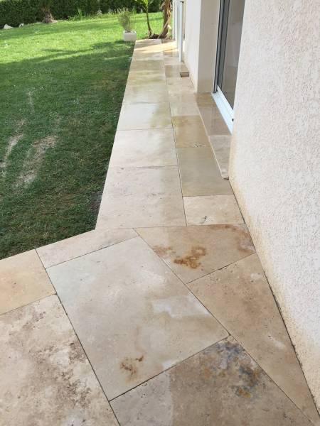 Pose de travertin sur escalier extérieur proche de Créon