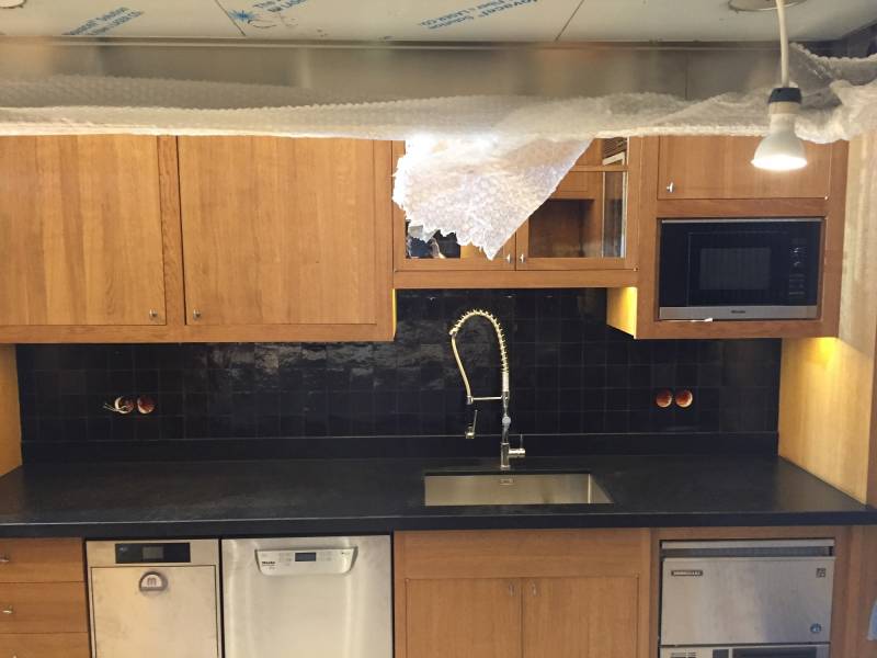 Pose de zellige dans une cuisine à Montpon-Ménestérol