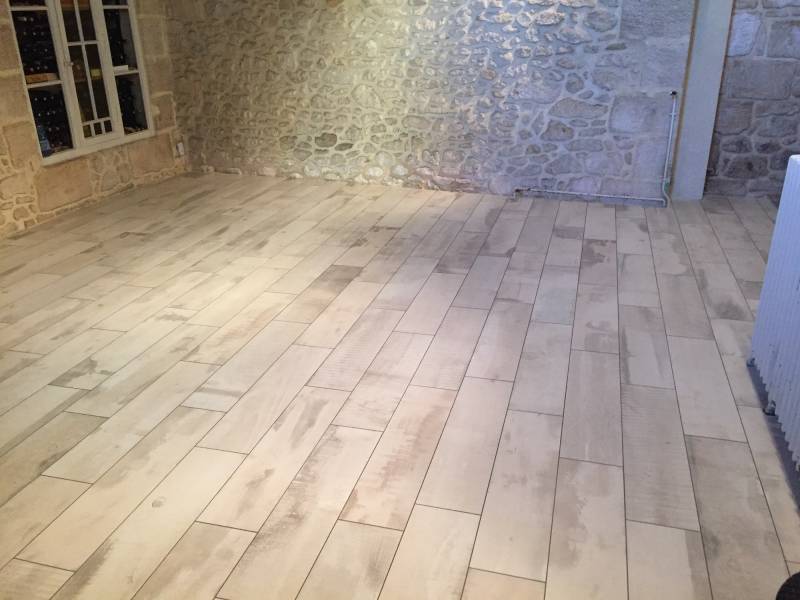 Pose carrelage imitation bois à Espiet proche Créon