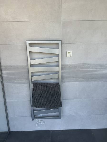 Chauffage mural électrique moderne au style contemporain à Libourne proche de Coutras