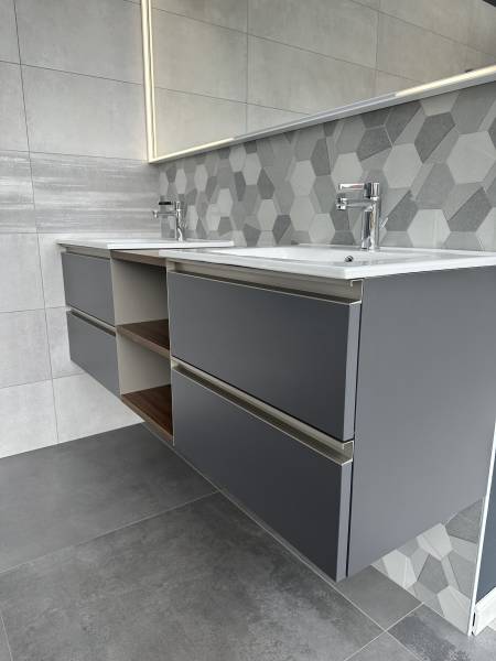 Meuble de Salle de bain suspendu contemporain de 160cm Dans notre showroom à Libourne proche de Saint André de Cubzac