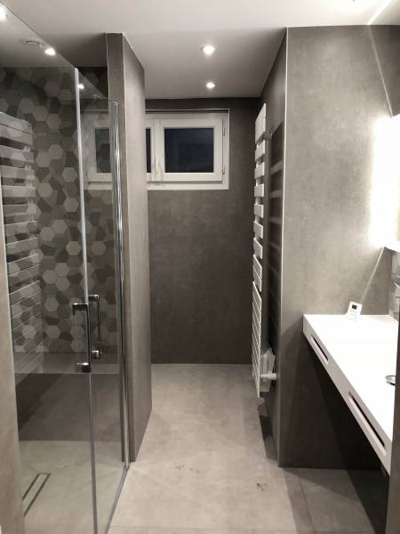 Carrelage slim de fine épaisseur en salle de bain à Castillon proche de Libourne
