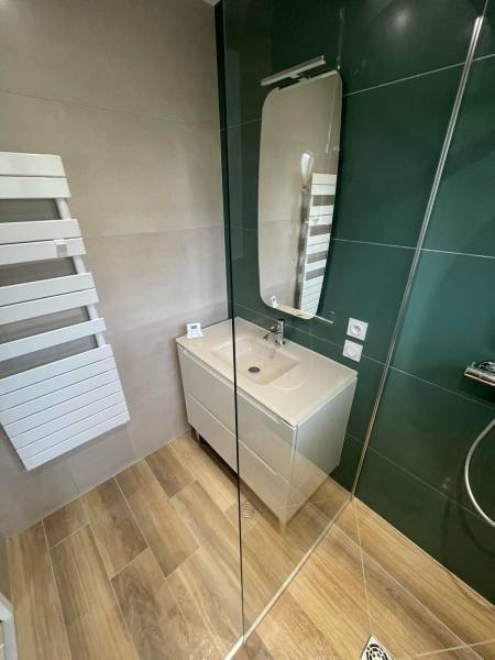 Salle d'eau harmonieuse à Libourne près de Coutras