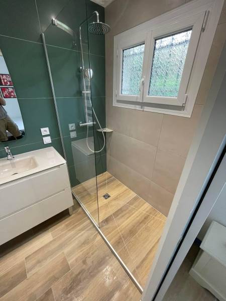 Salle d'eau harmonieuse à Libourne près de Coutras