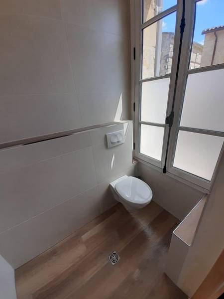 Réalisation d'un projet de rénovation d'une Salle d’eau moderne et chaleureuse à Arveyres près de Libourne clé en main