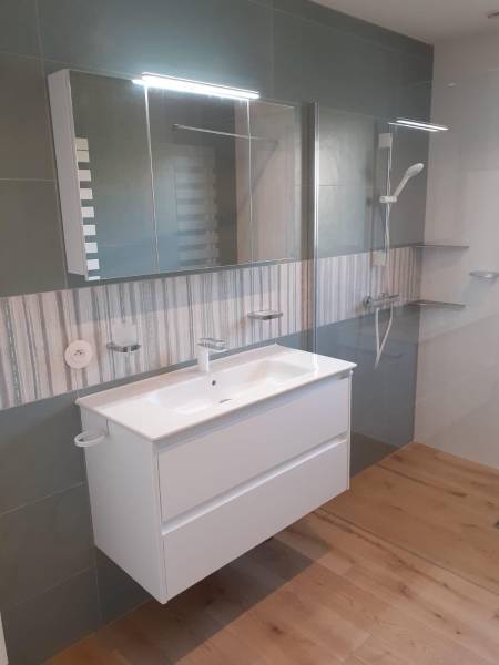 Réalisation d'une Salle d’eau dotée d’une douche à l’italienne avec une ambiance Scandinave à Galgon près de Libourne