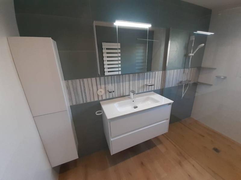 Réalisation d'une Salle d’eau dotée d’une douche à l’italienne avec une ambiance Scandinave à Galgon près de Libourne