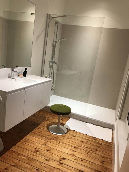 Carrelage slim de fine épaisseur en salle de bain à Bordeaux proche de Libourne