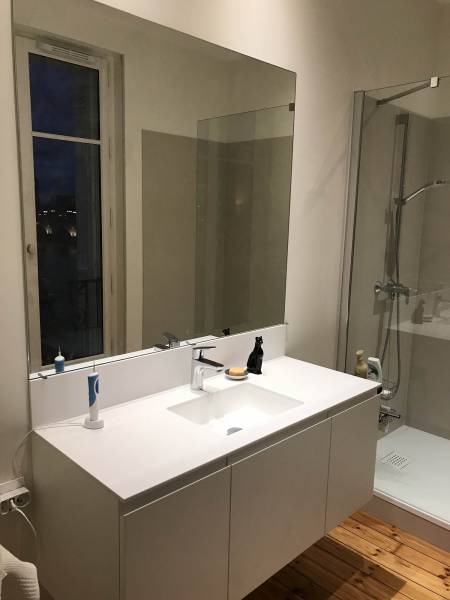 Carrelage slim de fine épaisseur en salle de bain à Bordeaux proche de Libourne