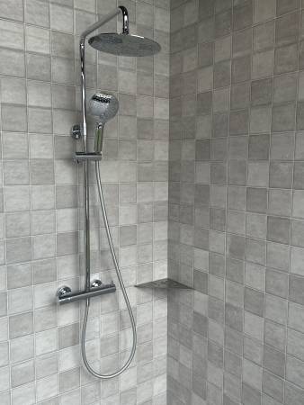 Notre zone d'activité pour ce service Commande carrelage de faïence pour salle de bain avec motifs décoratifs et finitions mates ou brillantes